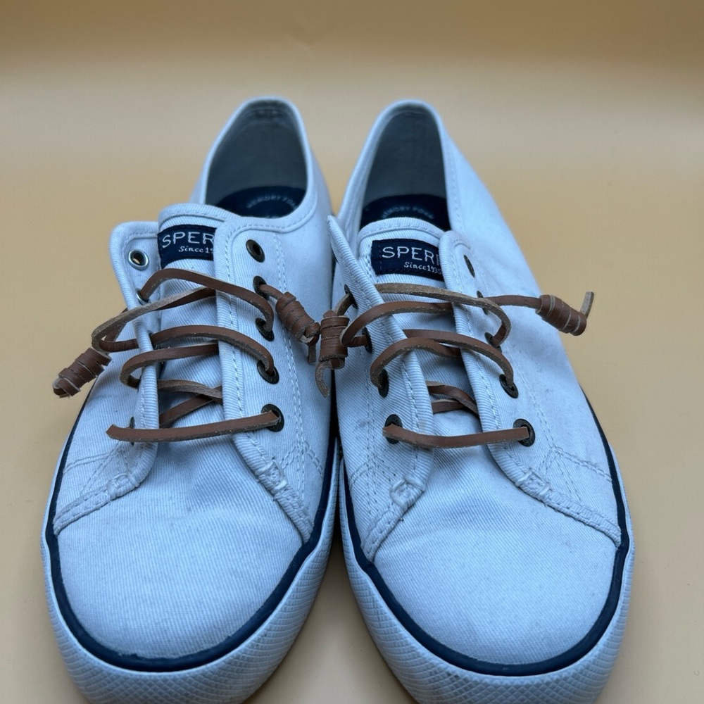 Sperry women’s  White Canvas Shoes size 8